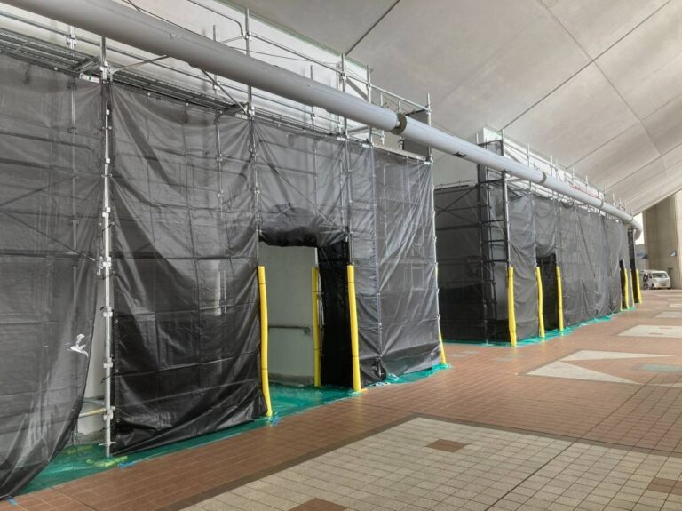 某スタジアムの内壁塗装工事