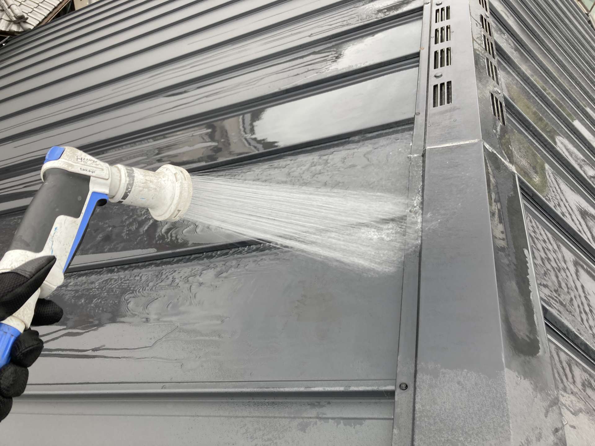 屋根から雨漏りで雨漏り調査