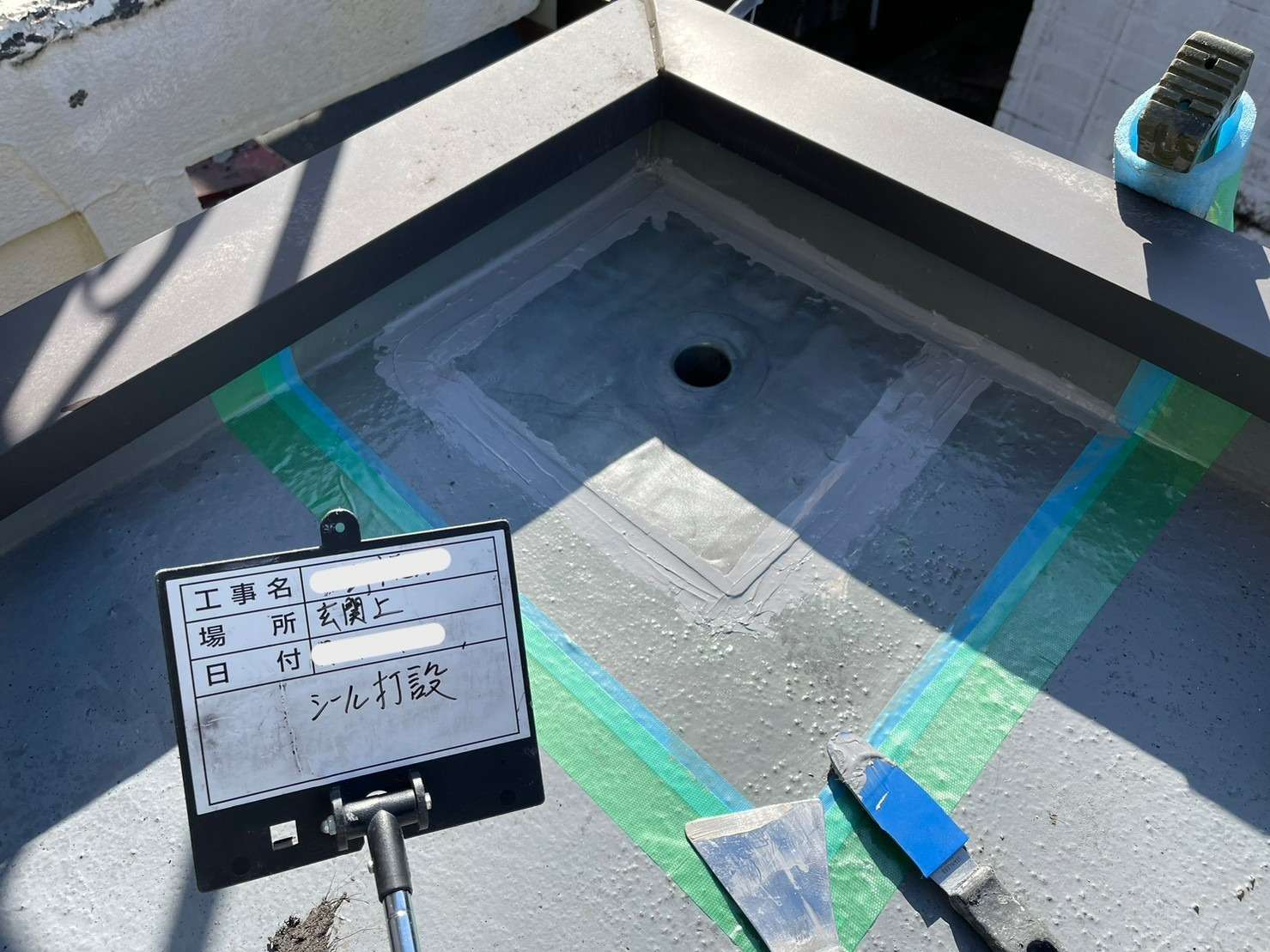 雨漏り修理 排水ドレン部のウレタン防水と改修ドレンで補強 工事写真