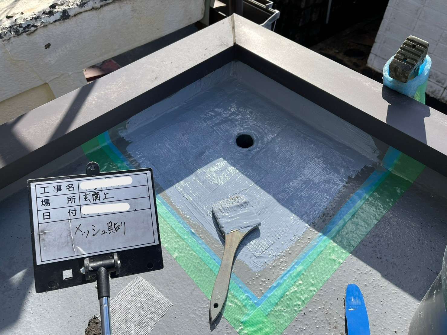 雨漏り修理 排水ドレン部のウレタン防水と改修ドレンで補強 工事写真