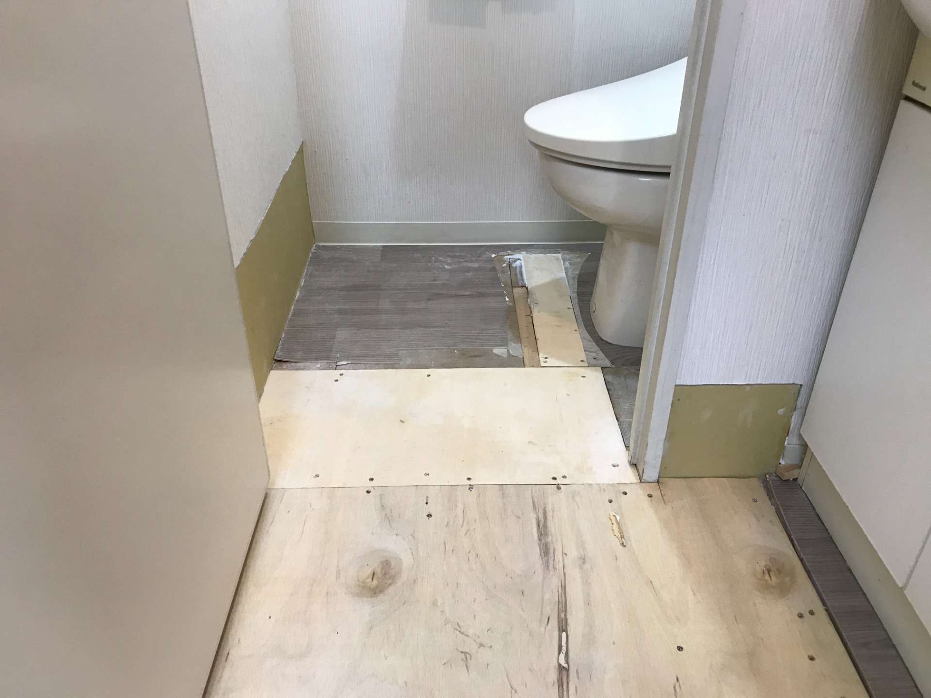 漏水、水漏れの調査から修理まで 工事写真