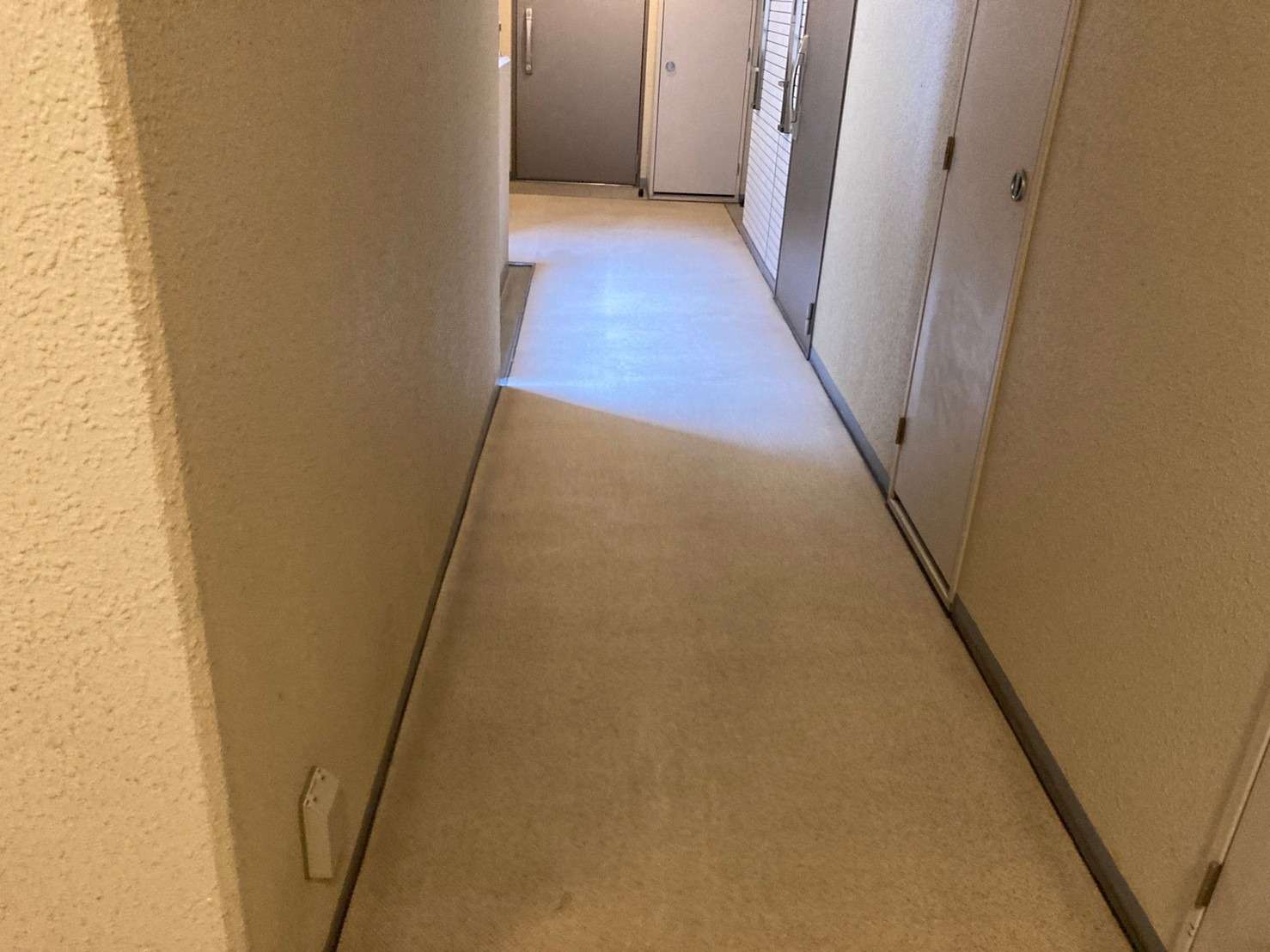 マンション屋内廊下、長尺シート防水工事 工事写真