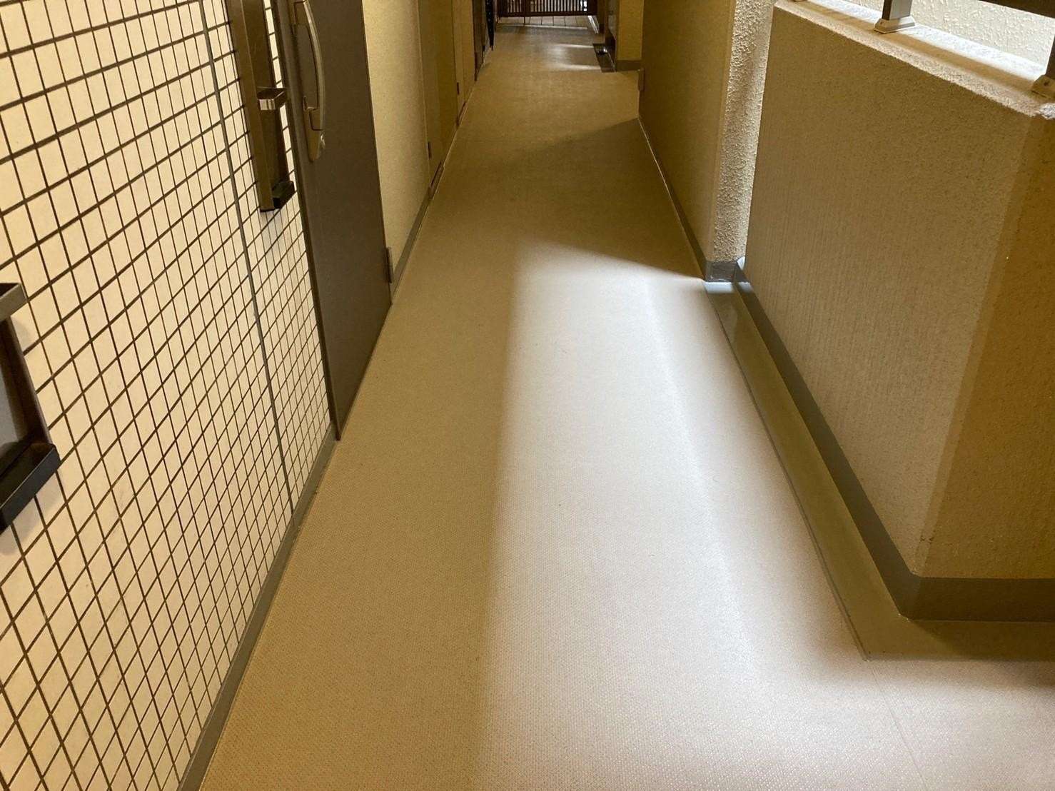マンション屋内廊下、長尺シート防水工事 工事写真