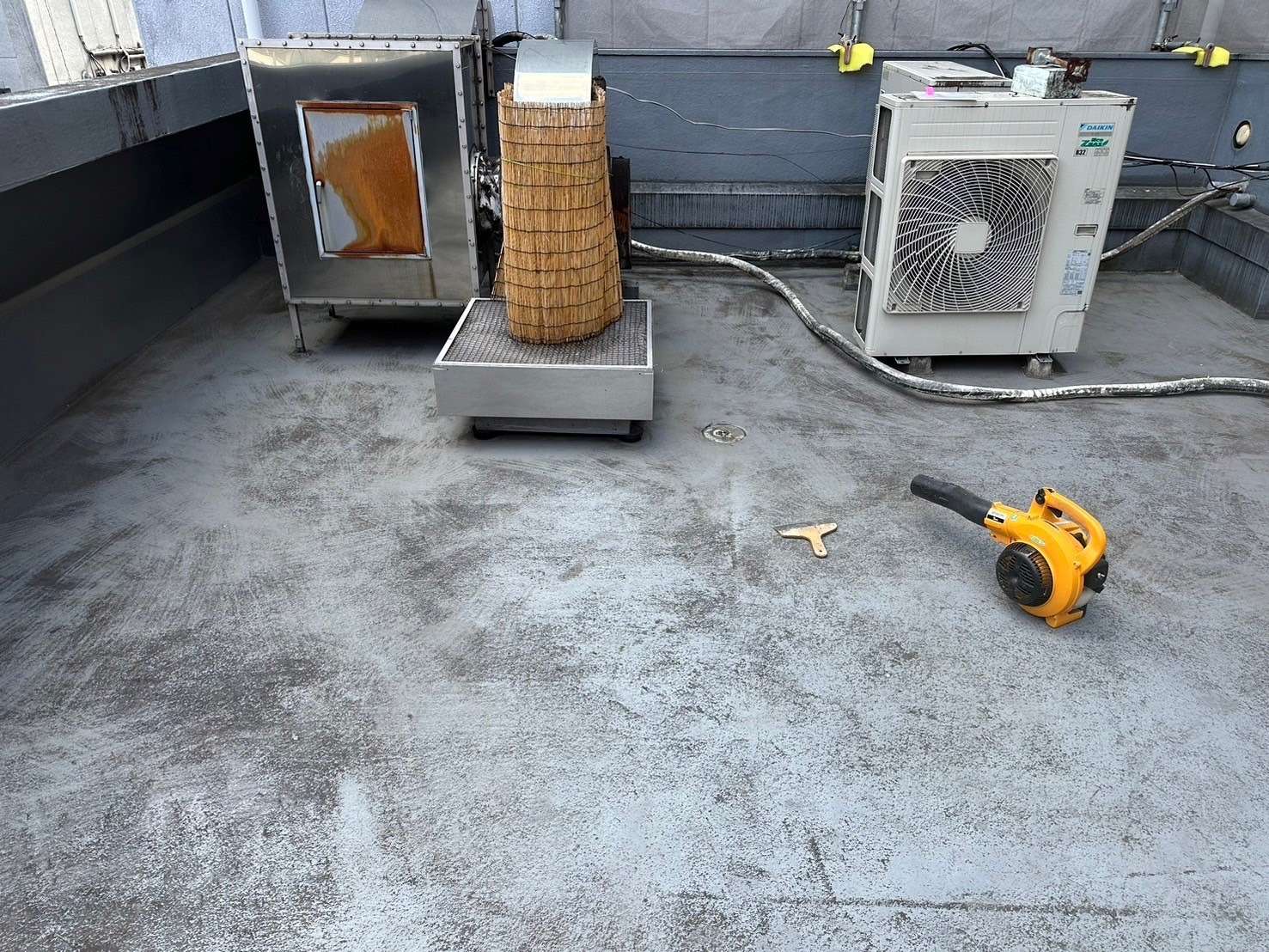 屋上のウレタン防水通気緩衝工法 工事写真